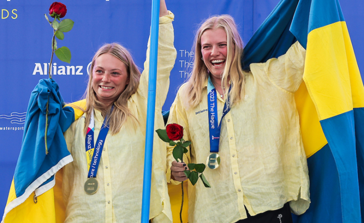Vilma Bobeck and Rebecca Netzler, proud gold medalists